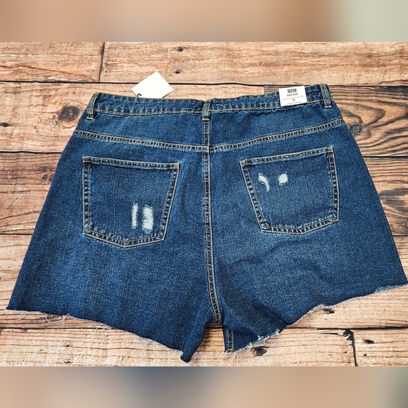 NWT Refuge Women’s Mom High Rise Denim Jean Shorts Size 15 /3 " Inseam - Picture 5 of 10
